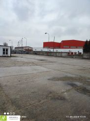 Spevnené plocha a lodné kontajnery v uzavretom areáli - Vajnory
